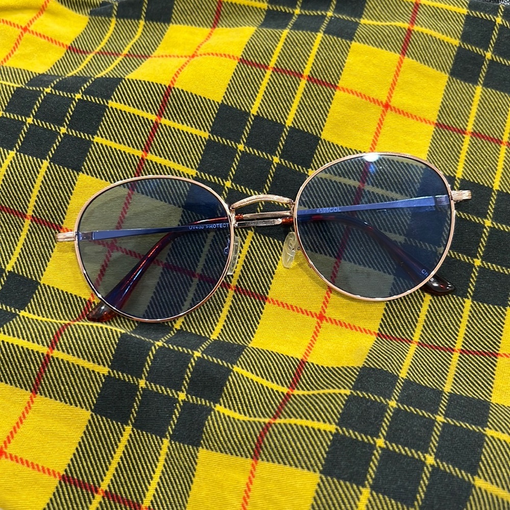 BLUE SUNGLASSES WITH GOLD WIRING